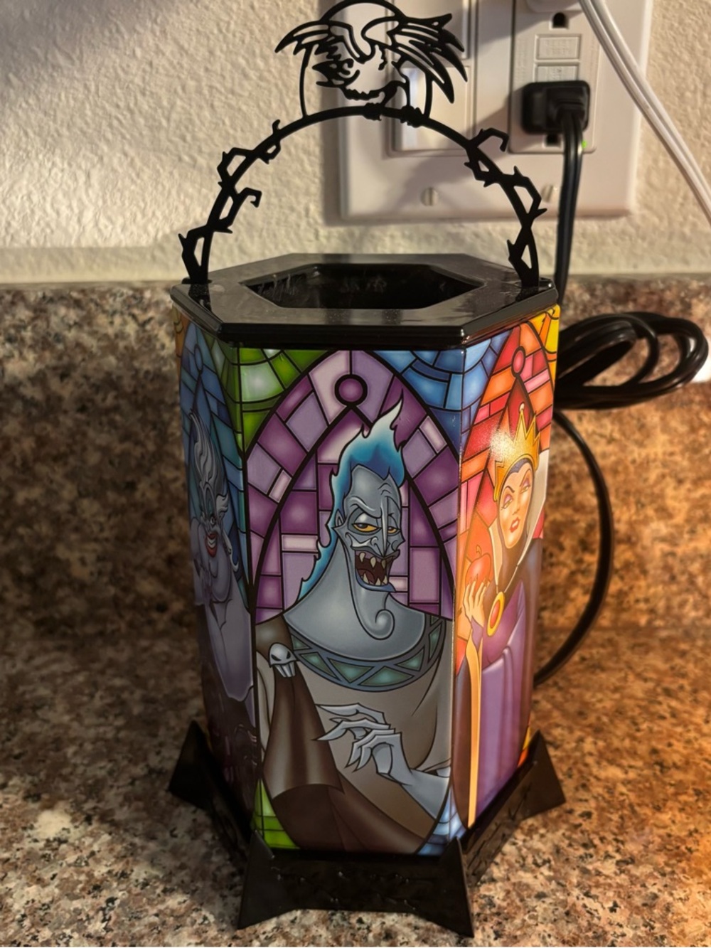 Disney scentsy  Villains Stained Glass Style Lamp - Ursula Accent Light - Picture 13 of 14